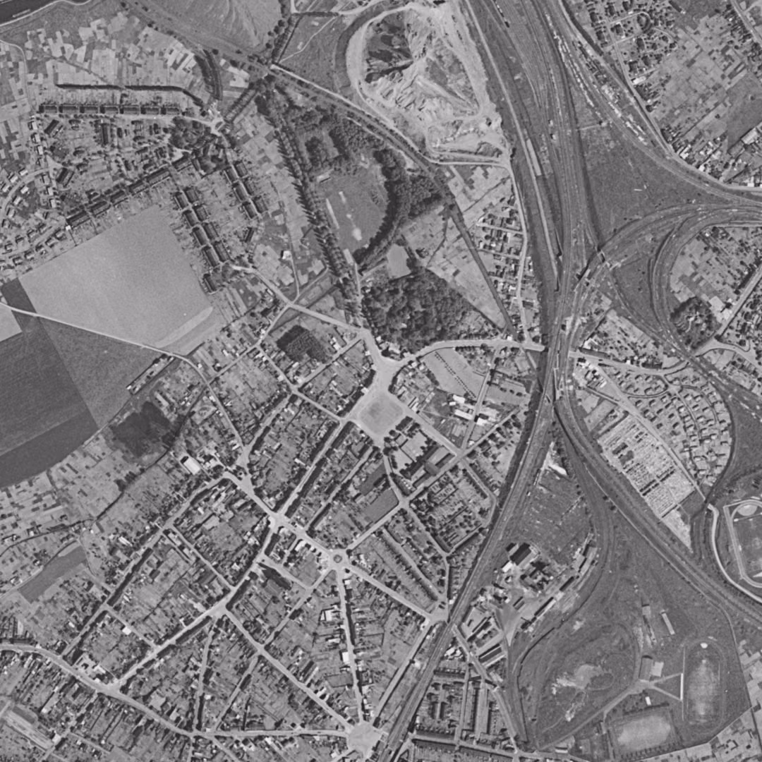 Avion en 1955, le centre vu du ciel, au même cadrage