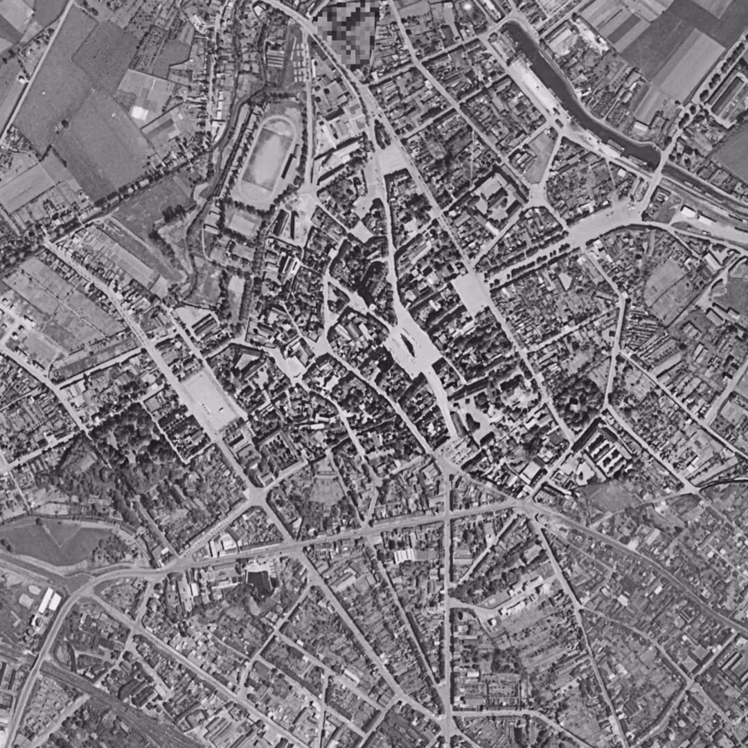 Béthune en 1957, le centre vu du ciel, au même cadrage