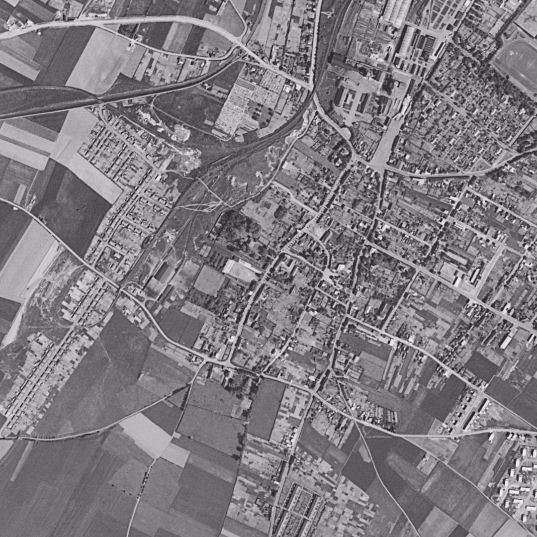 Bully-les-Mines en 1957, le centre vu du ciel, au même cadrage