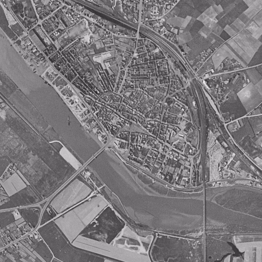 Étaples en 1955, le centre vu du ciel, au même cadrage