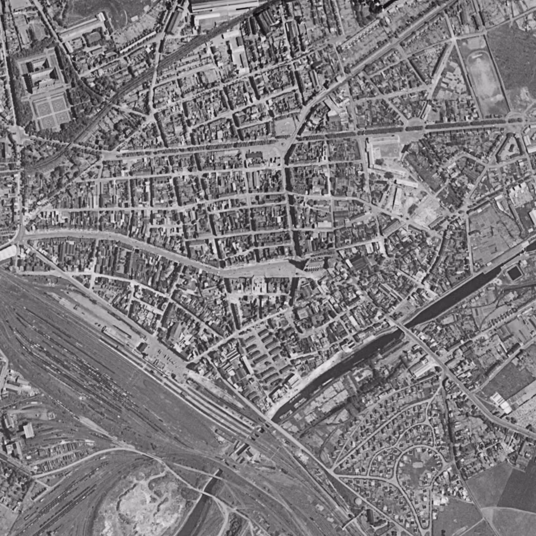 Lens en 1957, le centre vu du ciel, au même cadrage