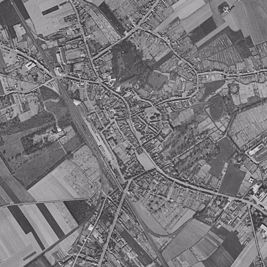 Lillers en 1955, le centre vu du ciel, au même cadrage