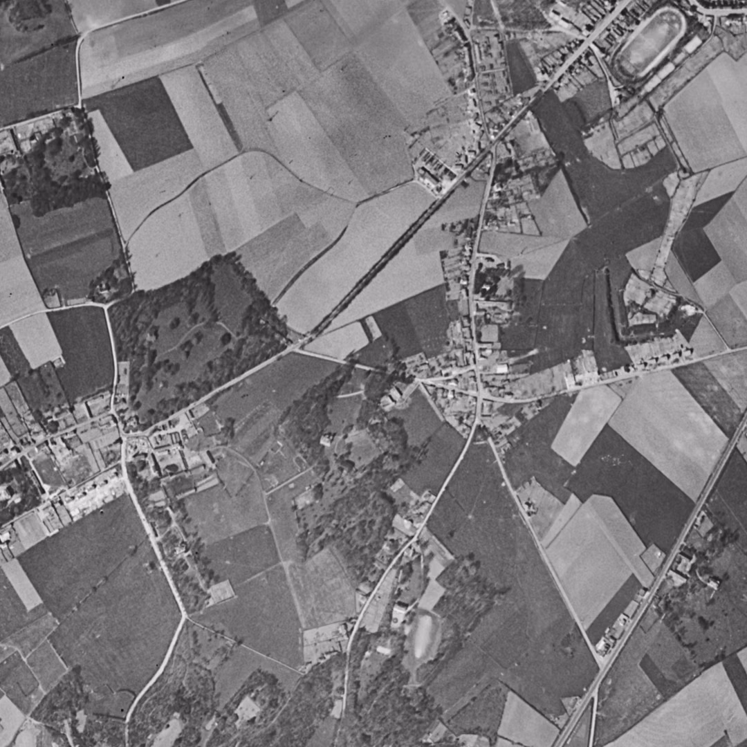 Longuenesse en 1955, le centre vu du ciel, au même cadrage
