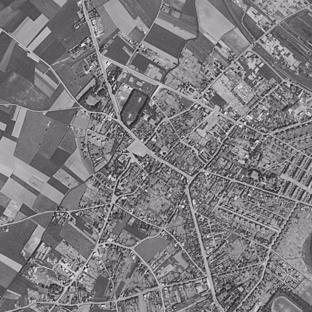 Nœux-les-Mines en 1957, le centre vu du ciel, au même cadrage