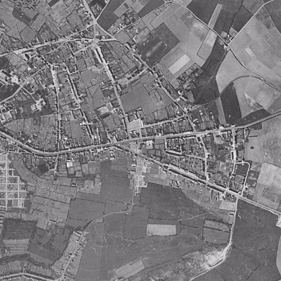 Saint-Martin-Boulogne en 1955, le centre vu du ciel, au même cadrage