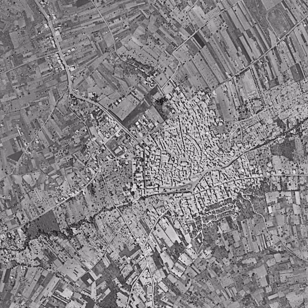 Aubière en 1954, le centre vu du ciel, au même cadrage
