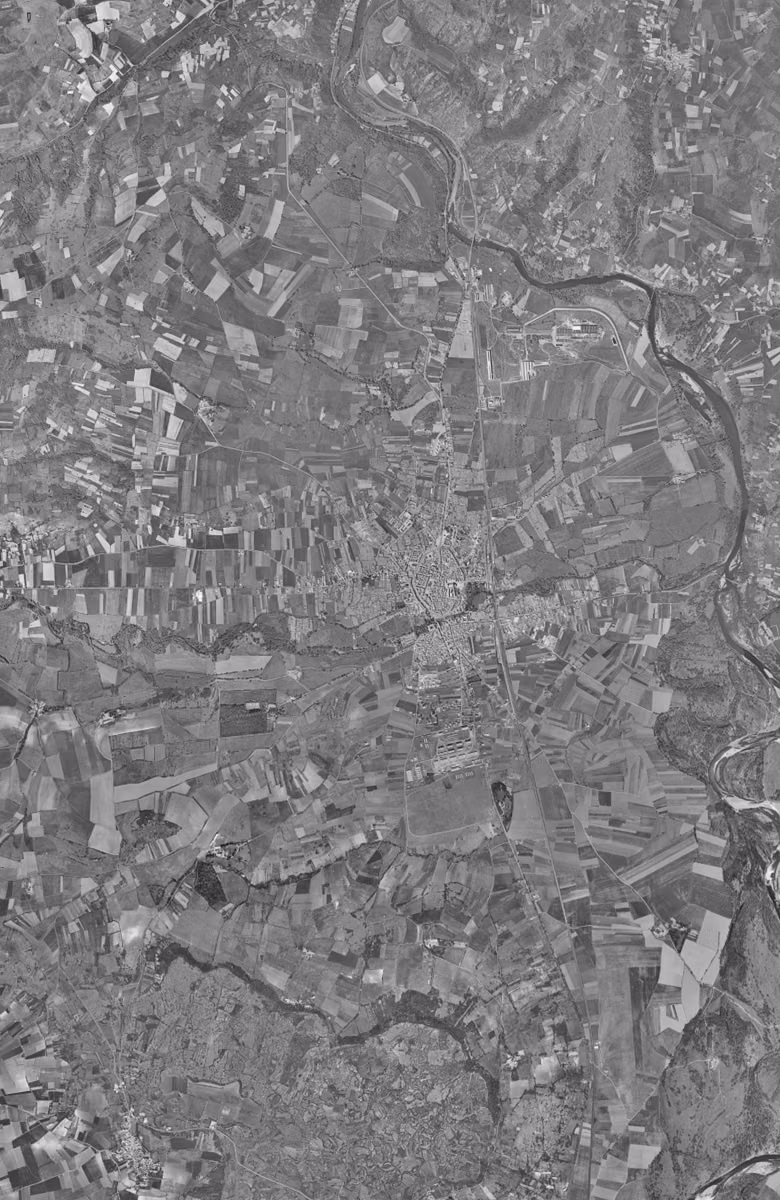 Issoire en 1954, le territoire vu du ciel, au même cadrage