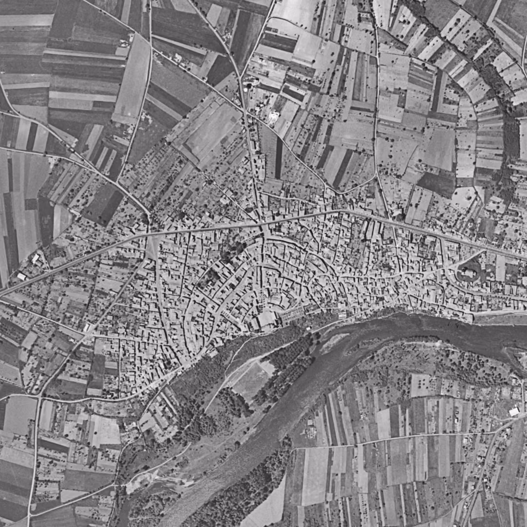 Pont-du-Château en 1954, le centre vu du ciel, au même cadrage