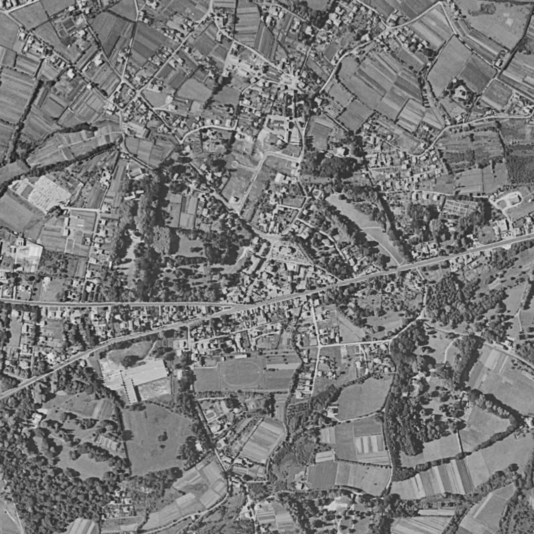Anglet en 1954, le centre vu du ciel, au même cadrage