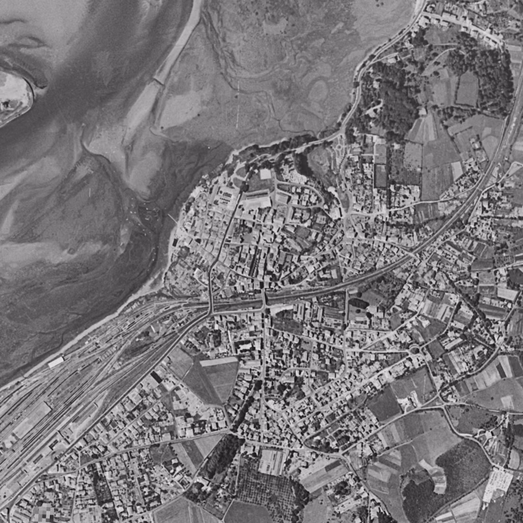 Hendaye en 1954, le centre vu du ciel, au même cadrage