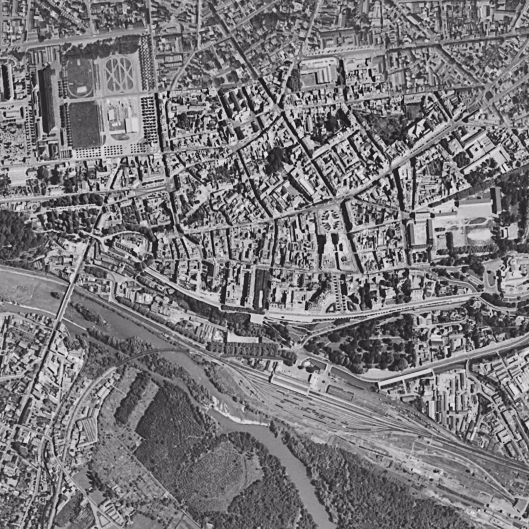 Pau en 1959, le centre vu du ciel, au même cadrage