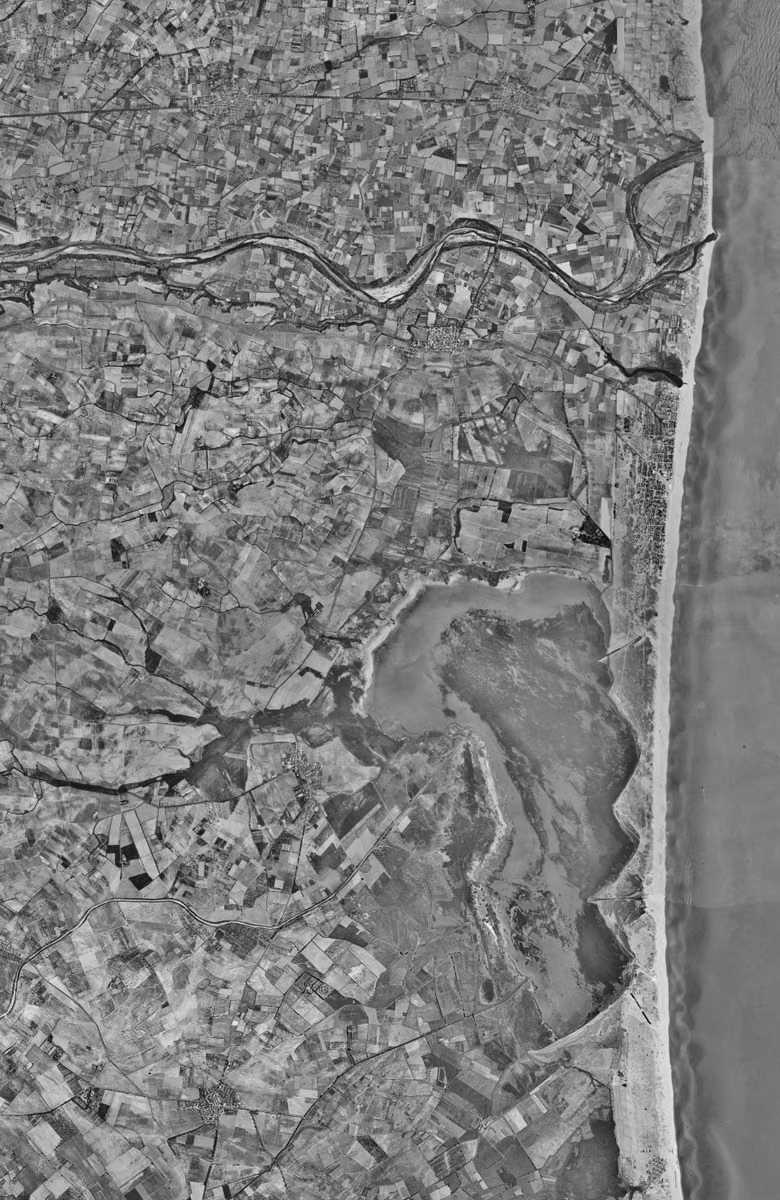 Canet-en-Roussillon en 1953, le territoire vu du ciel, au même cadrage