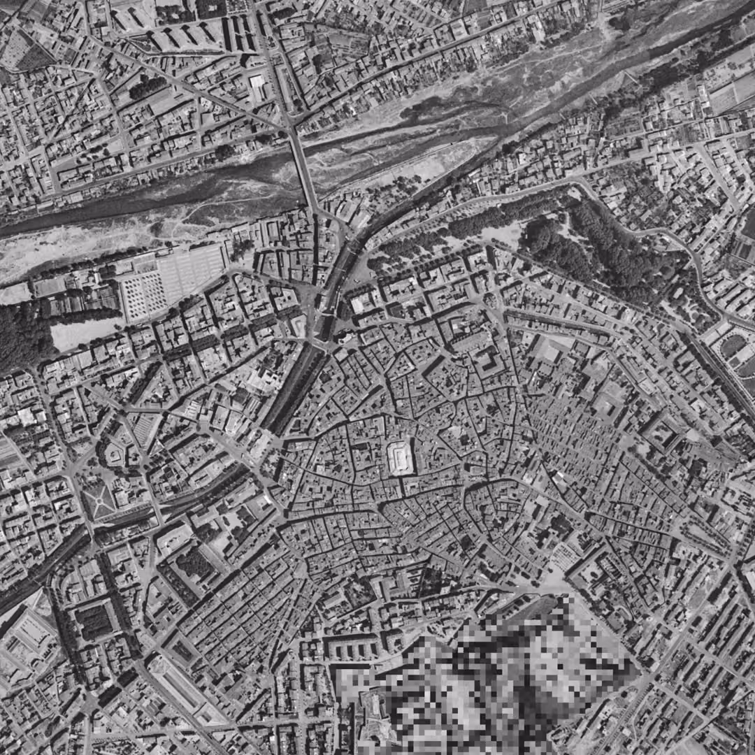 Perpignan en 1953, le centre vu du ciel, au même cadrage