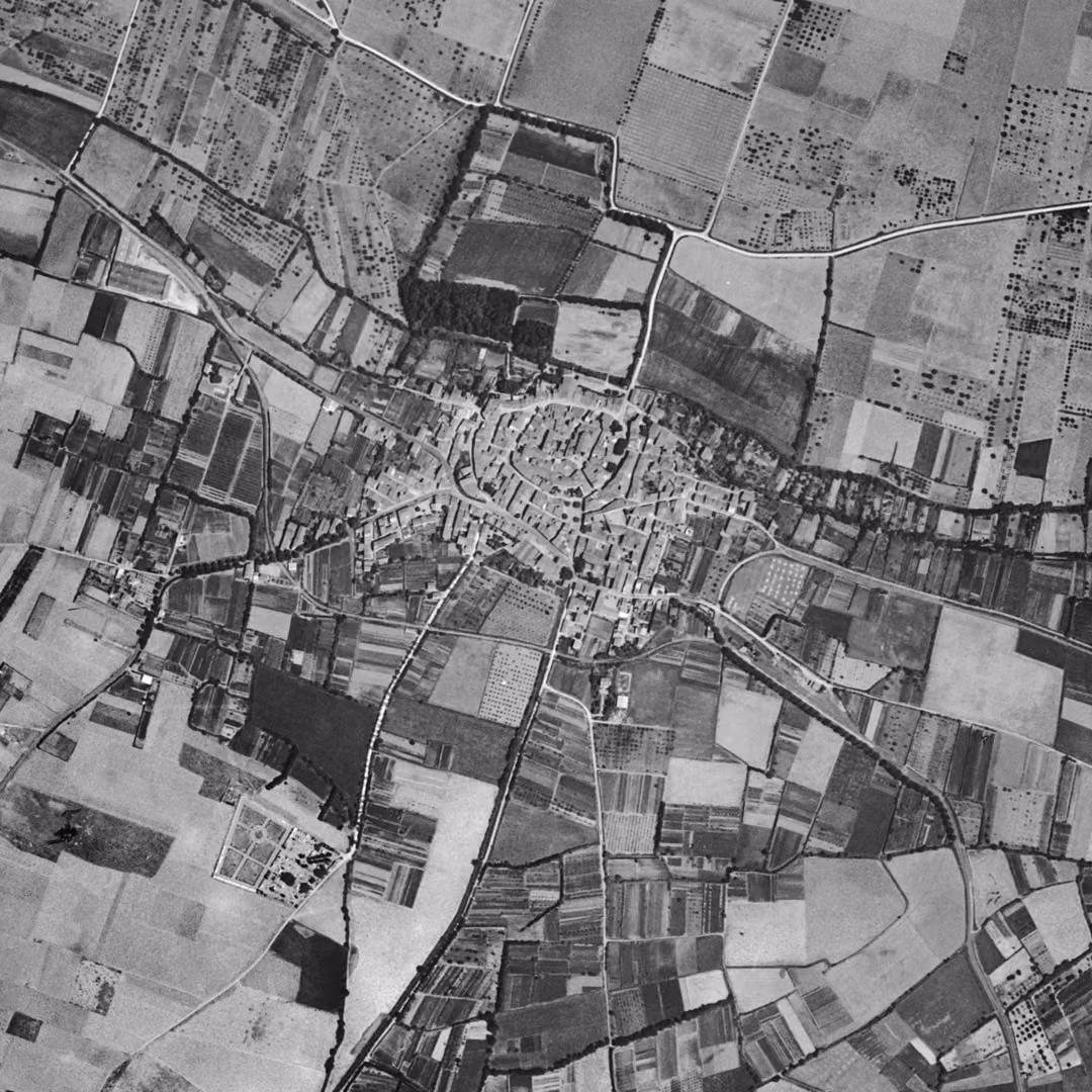 Pia en 1953, le centre vu du ciel, au même cadrage