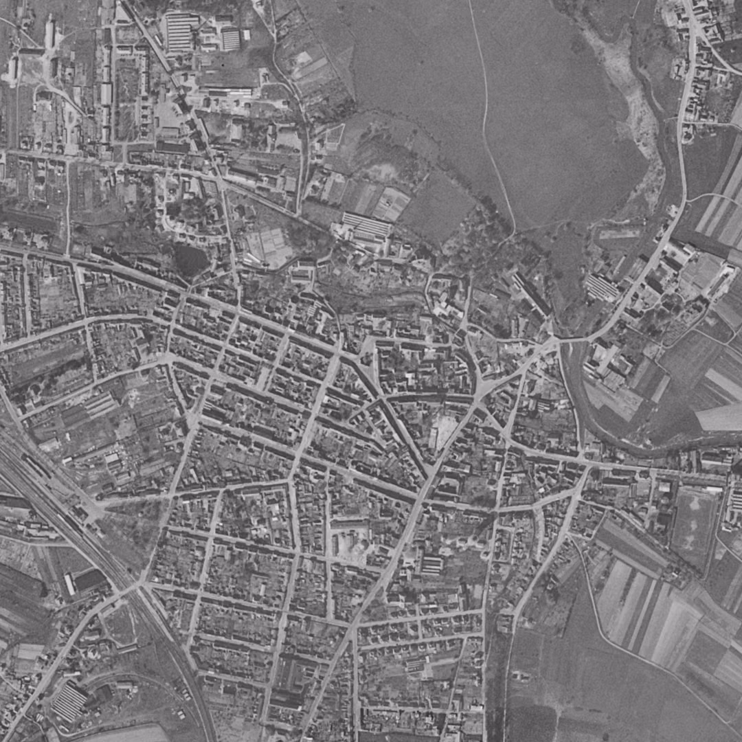 Bischwiller en 1958, le centre vu du ciel, au même cadrage