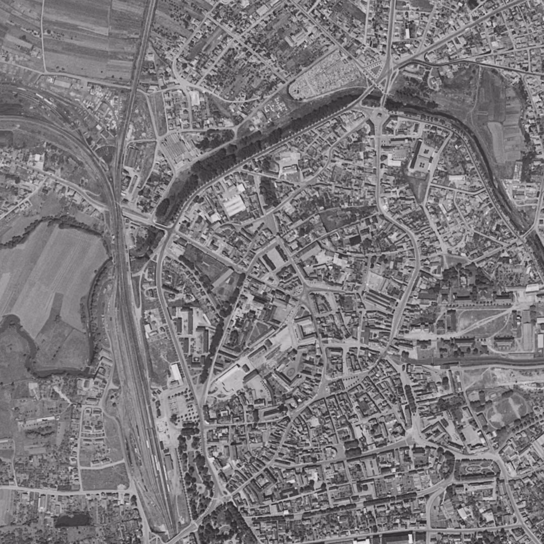 Haguenau en 1961, le centre vu du ciel, au même cadrage