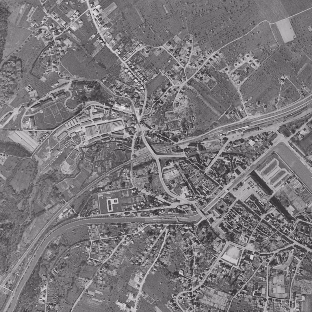Saverne en 1958, le centre vu du ciel, au même cadrage