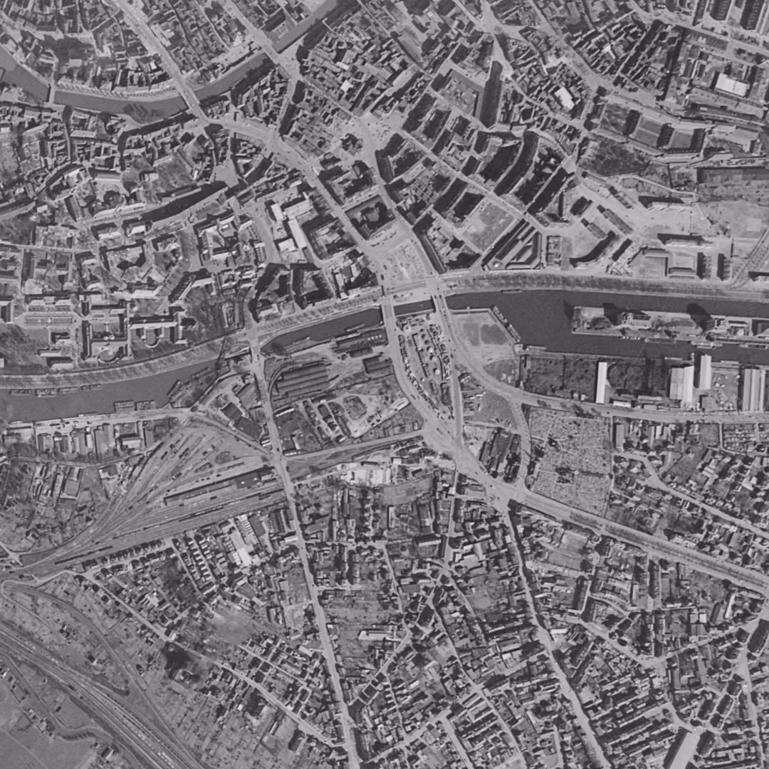 Strasbourg en 1956, le centre vu du ciel, au même cadrage