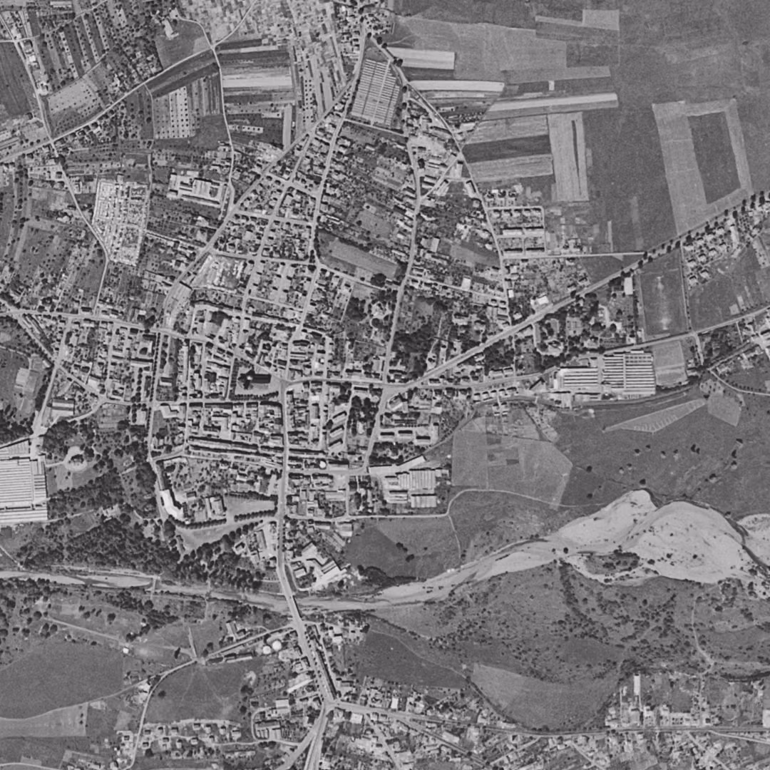 Cernay en 1956, le centre vu du ciel, au même cadrage