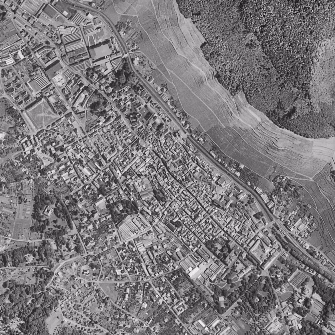 Guebwiller en 1961, le centre vu du ciel, au même cadrage