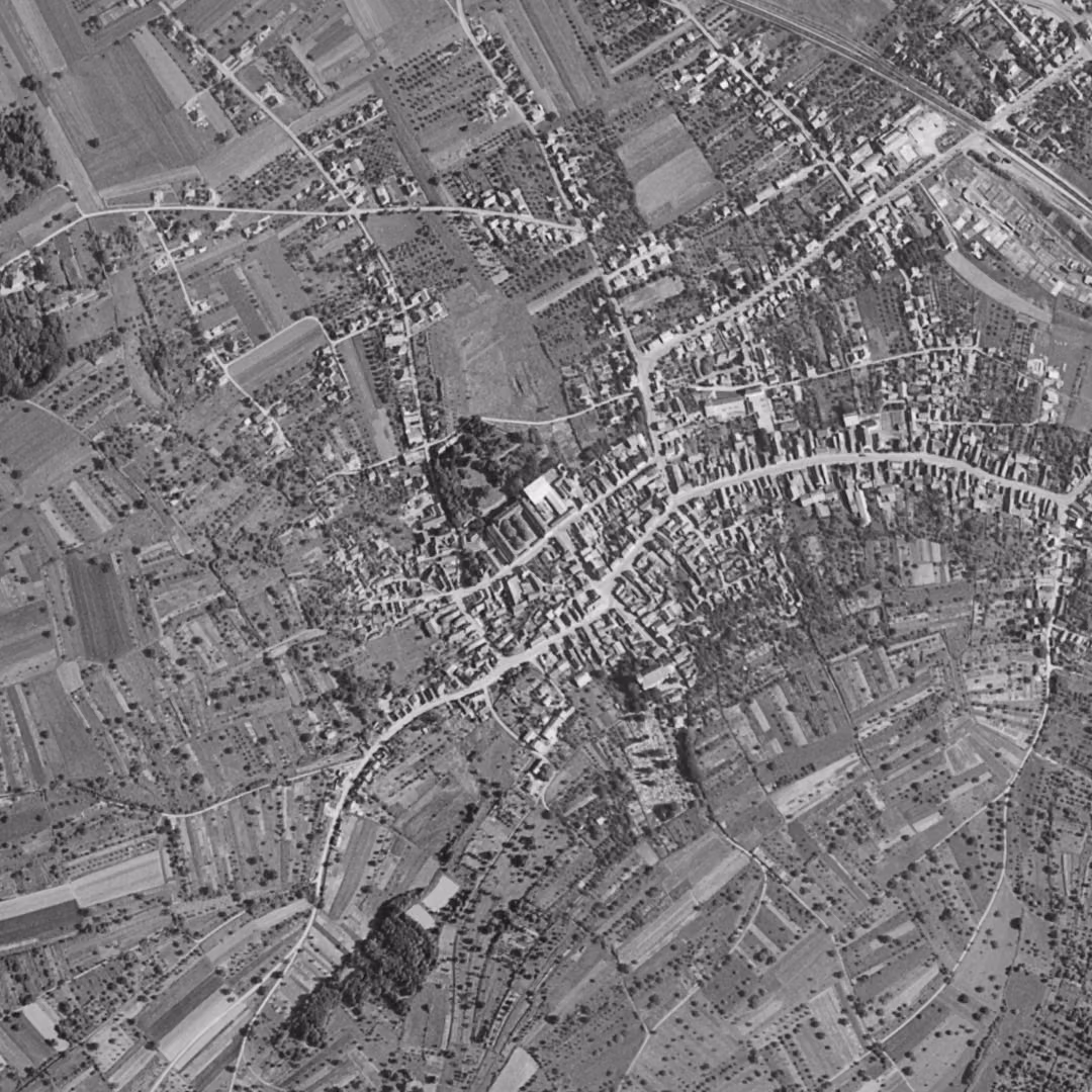 Rixheim en 1961, le centre vu du ciel, au même cadrage