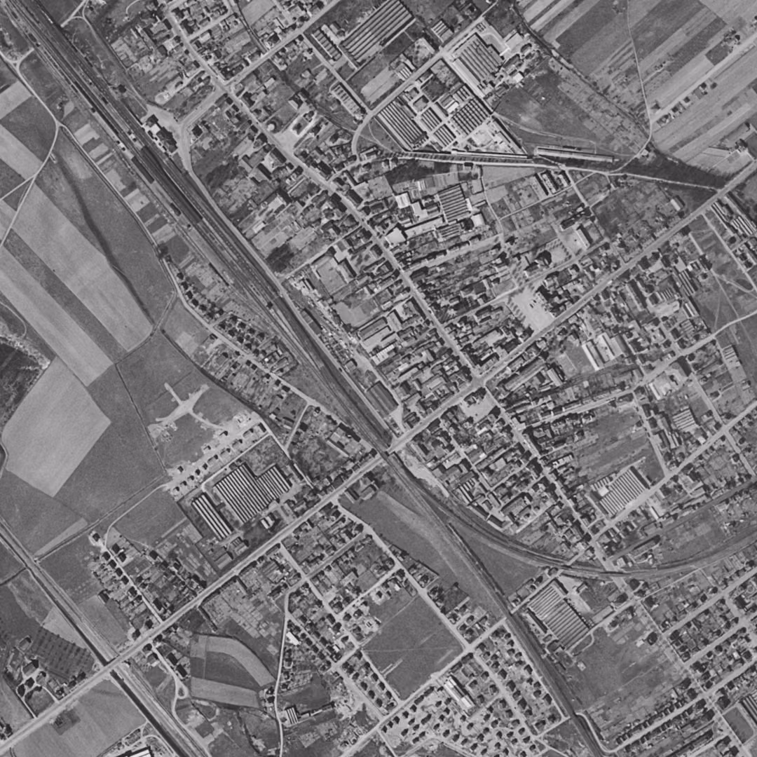 Saint-Louis en 1956, le centre vu du ciel, au même cadrage