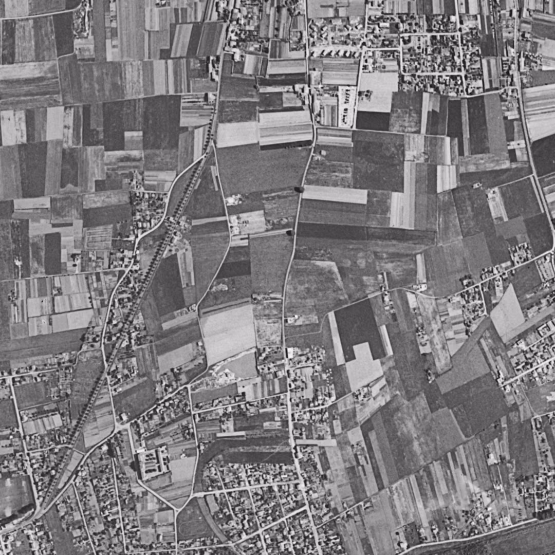 Vaulx-en-Velin en 1956, le centre vu du ciel, au même cadrage