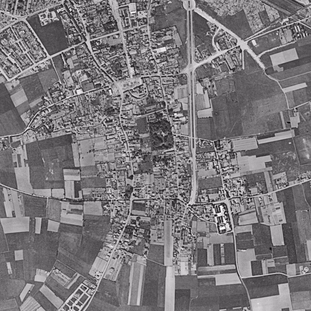 Vénissieux en 1954, le centre vu du ciel, au même cadrage
