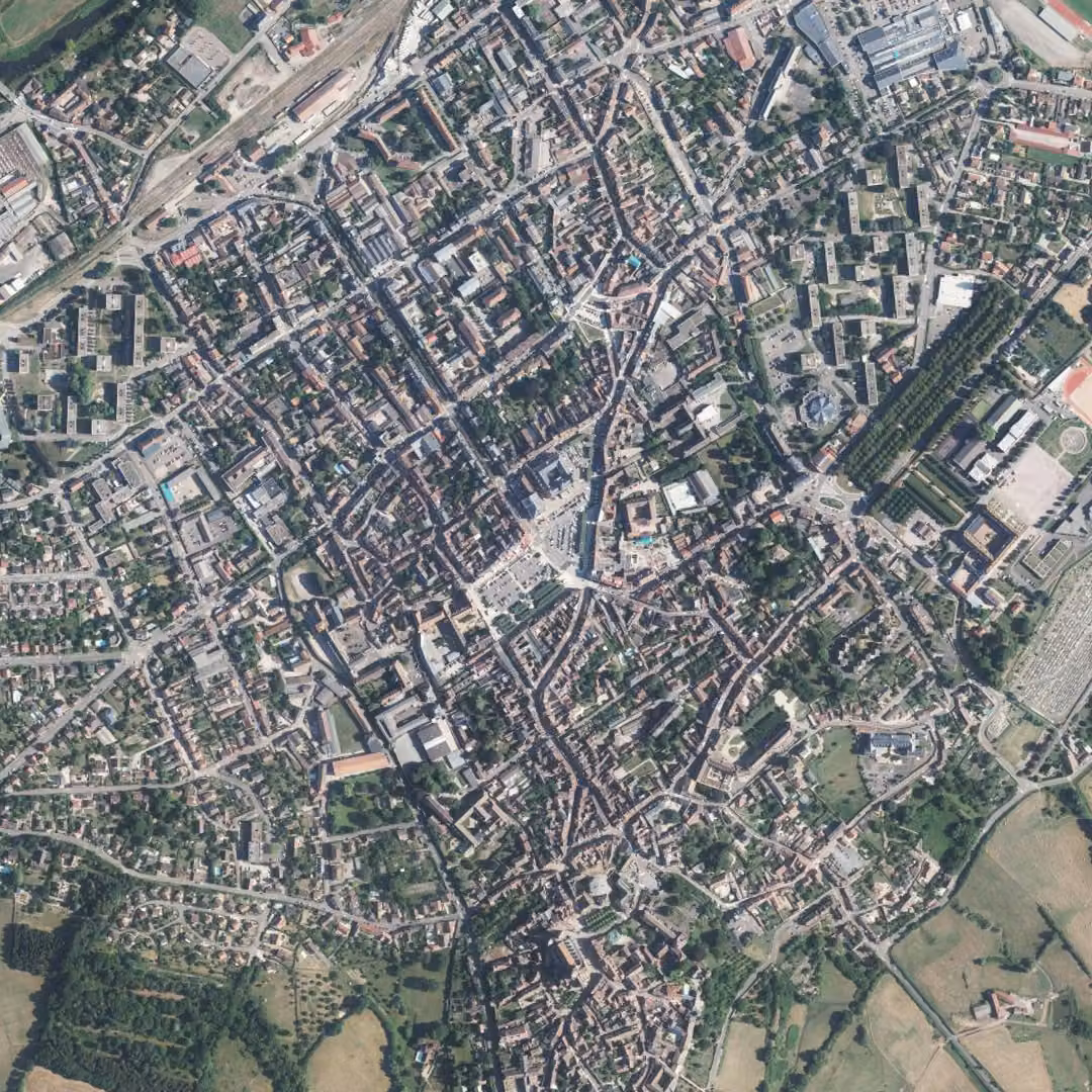 Autun aujourd'hui, le centre vu du ciel