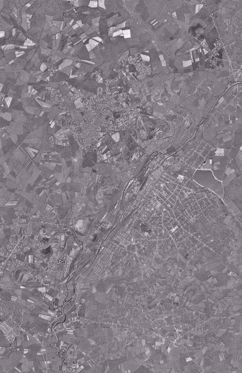 Montceau-les-Mines en 1954, le territoire vu du ciel, au même cadrage