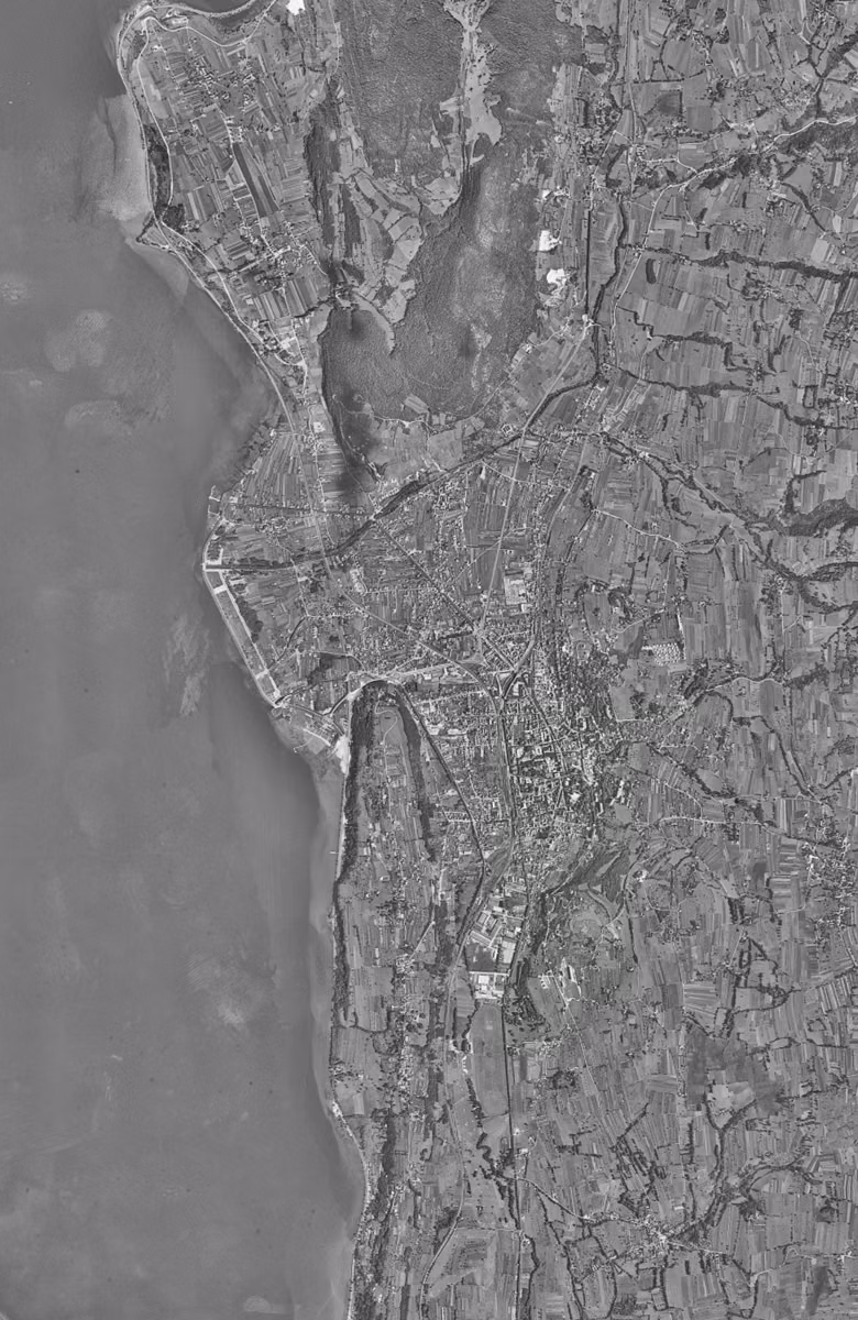 Aix-les-Bains en 1956, le territoire vu du ciel, au même cadrage