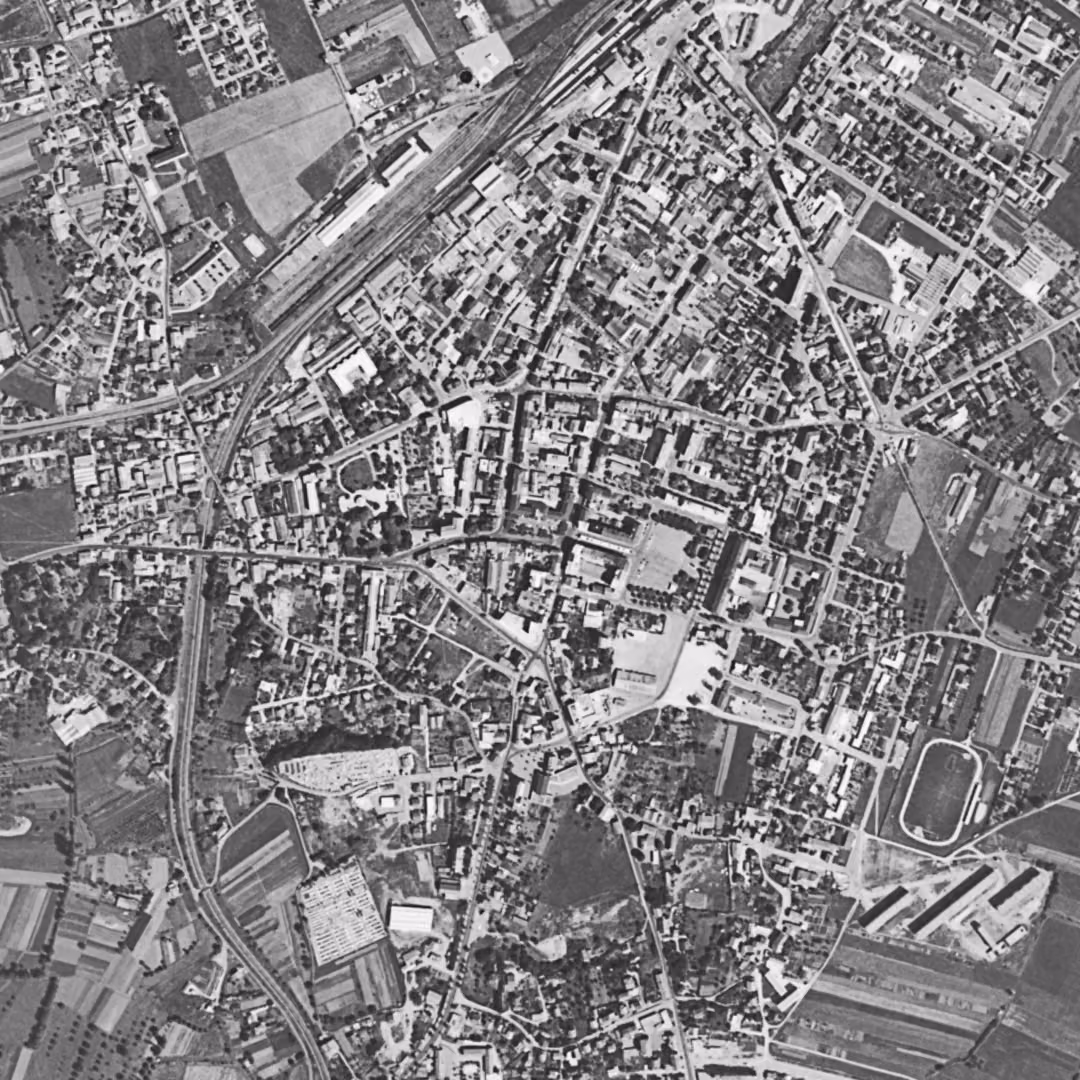 Annemasse en 1961, le centre vu du ciel, au même cadrage