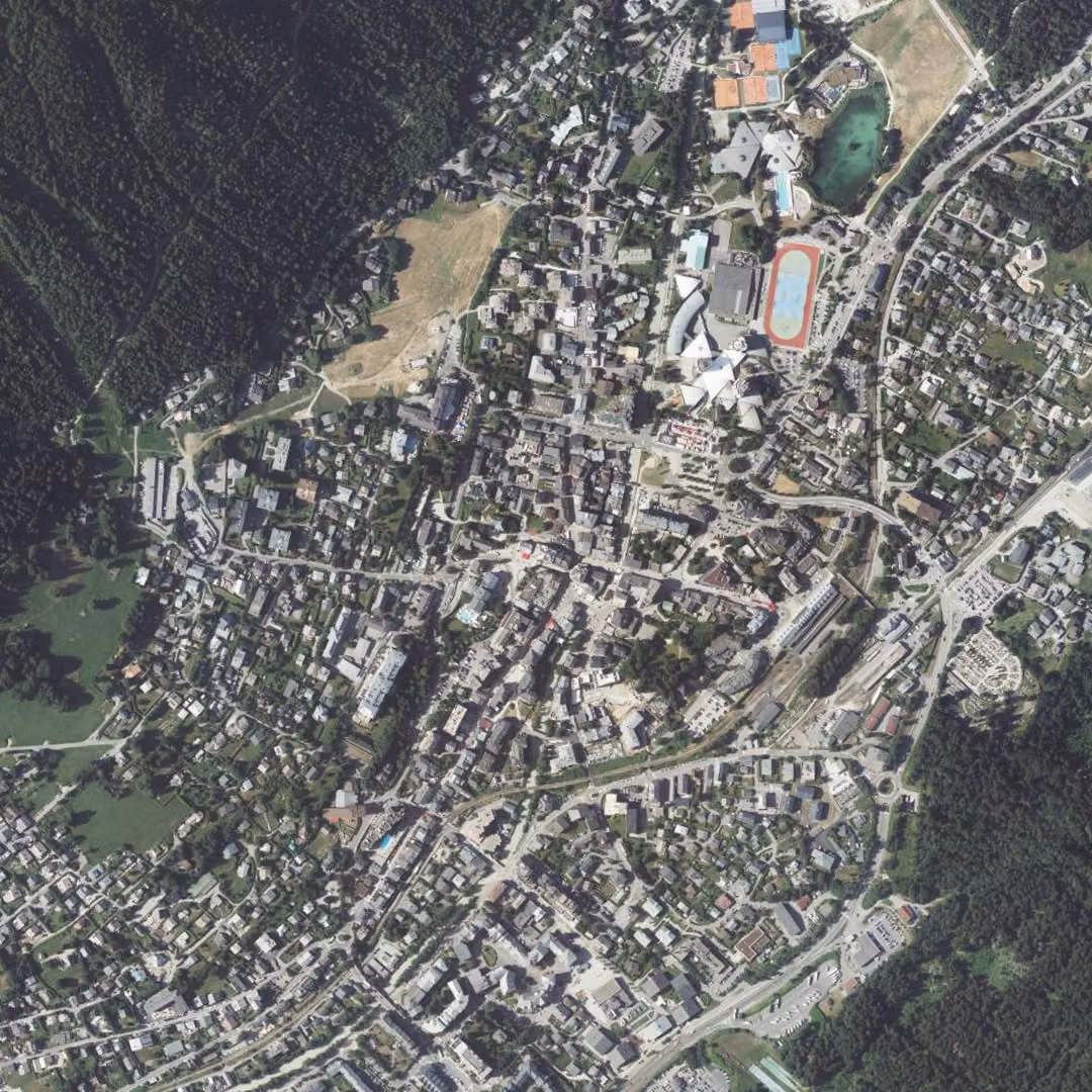 Chamonix-Mont-Blanc aujourd'hui, le centre vu du ciel