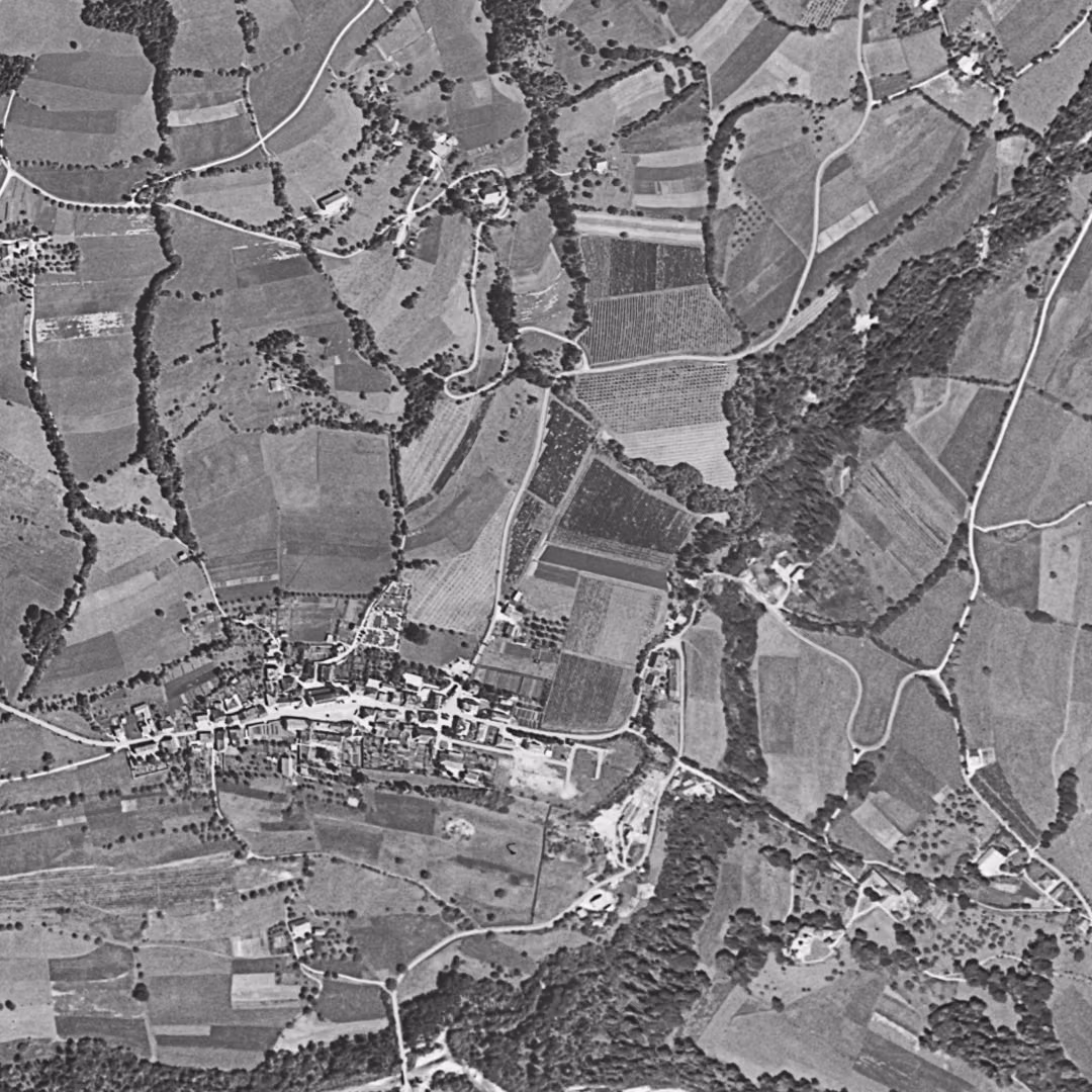 Fillière en 1956, le centre vu du ciel, au même cadrage