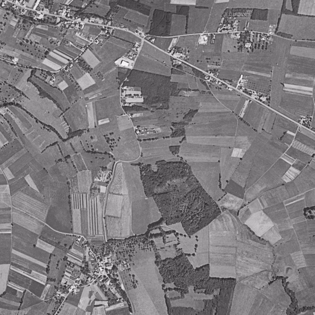 Vétraz-Monthoux en 1961, le centre vu du ciel, au même cadrage