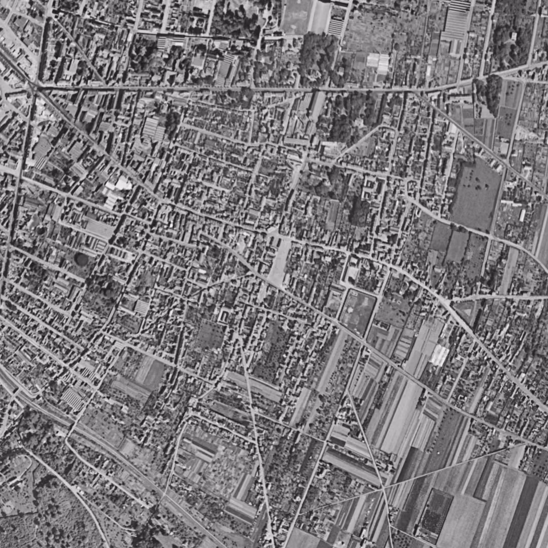 Caudebec-lès-Elbeuf en 1954, le centre vu du ciel, au même cadrage
