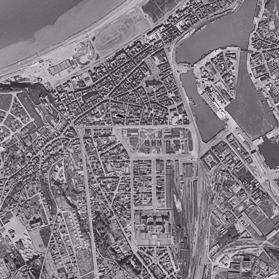 Dieppe en 1952, le centre vu du ciel, au même cadrage