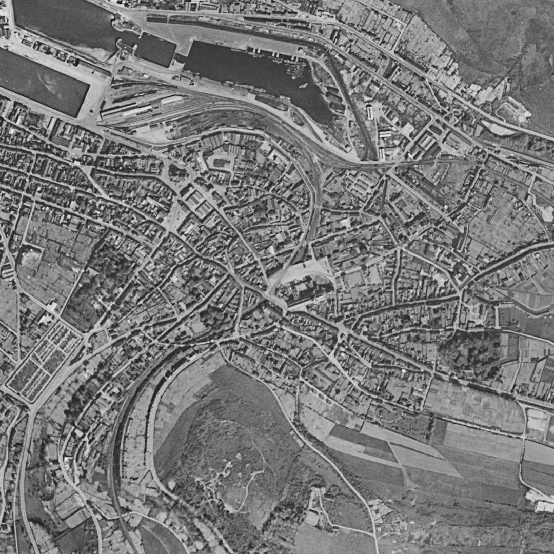 Fécamp en 1952, le centre vu du ciel, au même cadrage
