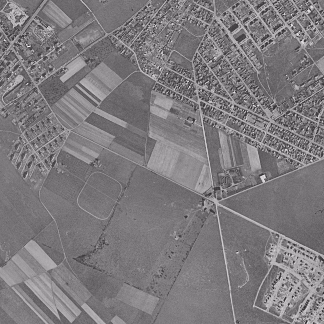 Le Grand-Quevilly en 1955, le centre vu du ciel, au même cadrage