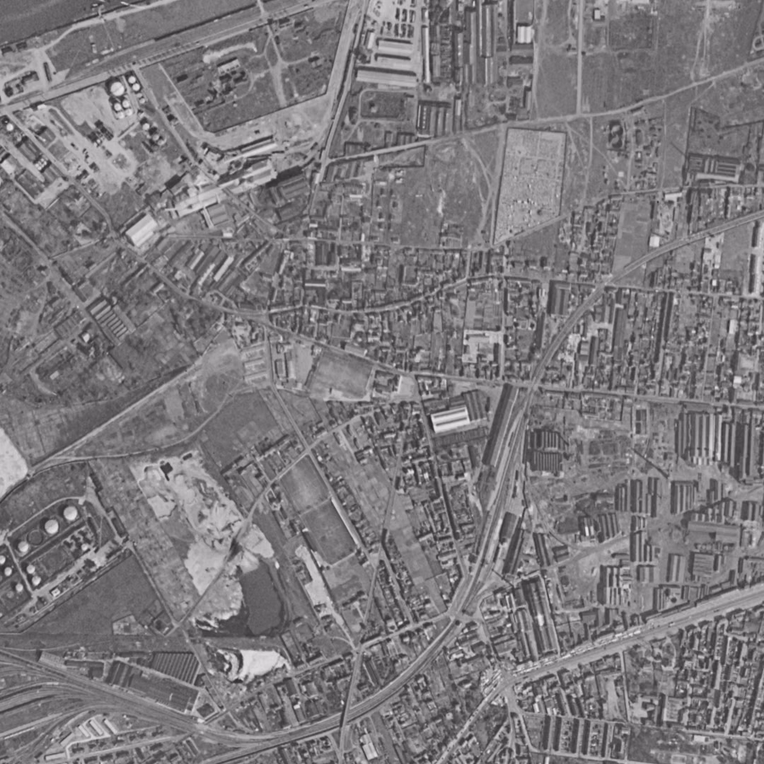 Le Petit-Quevilly en 1955, le centre vu du ciel, au même cadrage
