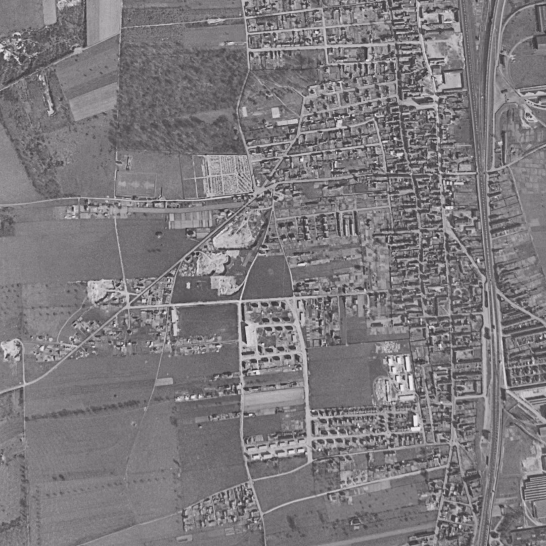 Saint-Étienne-du-Rouvray en 1955, le centre vu du ciel, au même cadrage