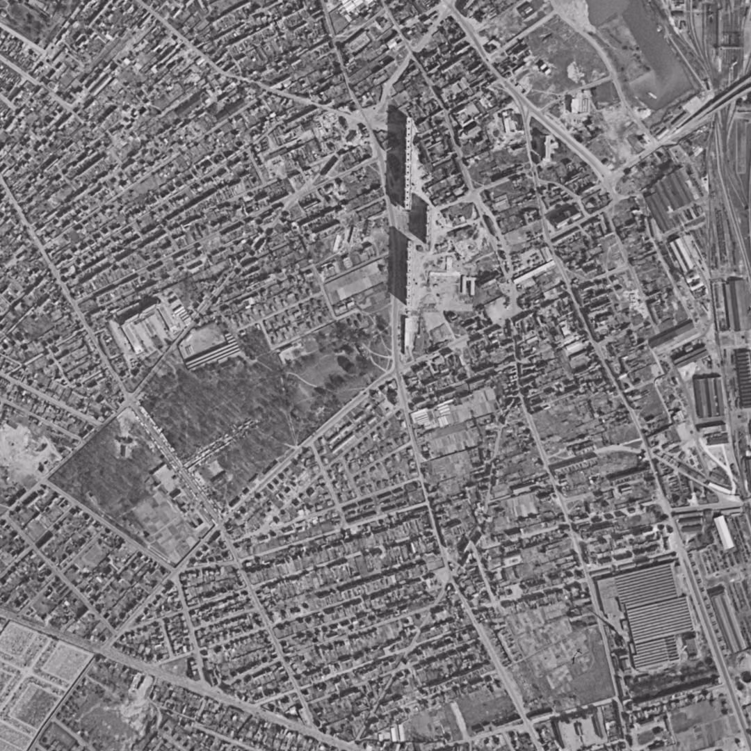 Sotteville-lès-Rouen en 1955, le centre vu du ciel, au même cadrage