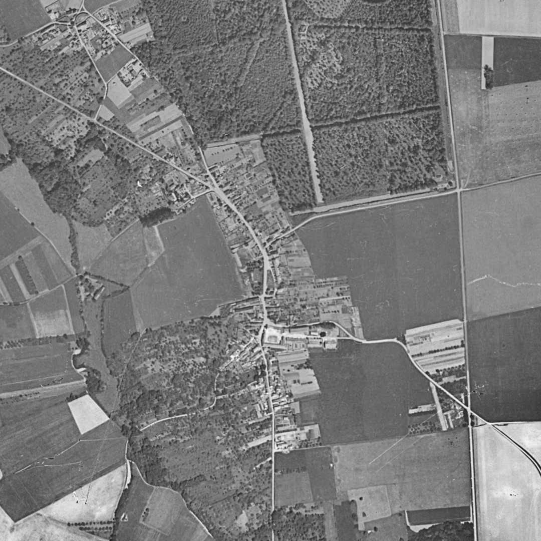 Bussy-Saint-Georges en 1949, le centre vu du ciel, au même cadrage