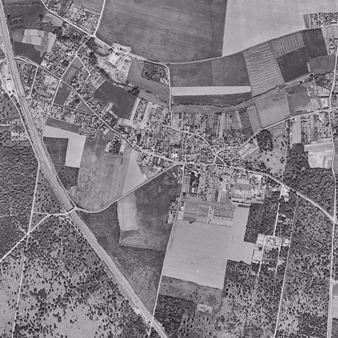Cesson en 1949, le centre vu du ciel, au même cadrage