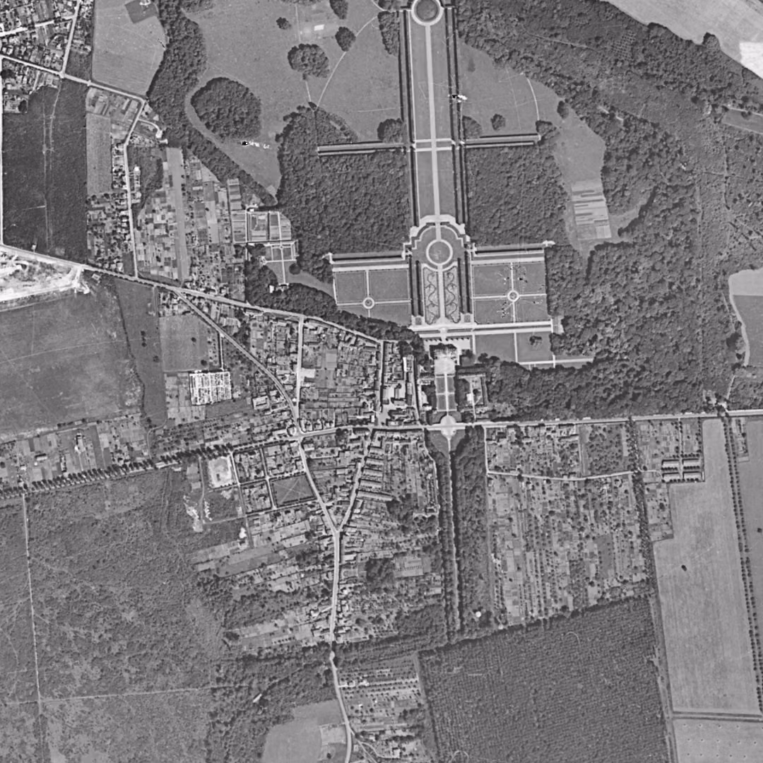 Champs-sur-Marne en 1949, le centre vu du ciel, au même cadrage