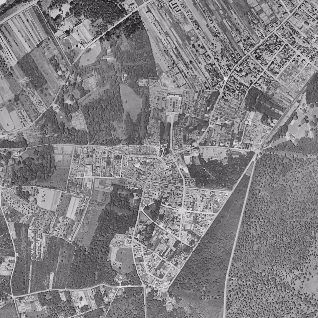 Dammarie-les-Lys en 1949, le centre vu du ciel, au même cadrage
