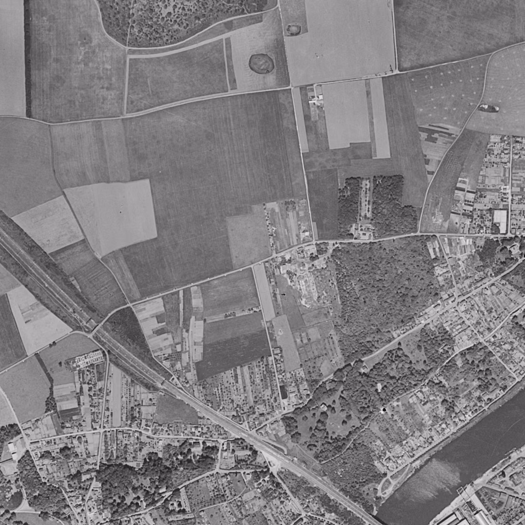 Le Mée-sur-Seine en 1949, le centre vu du ciel, au même cadrage