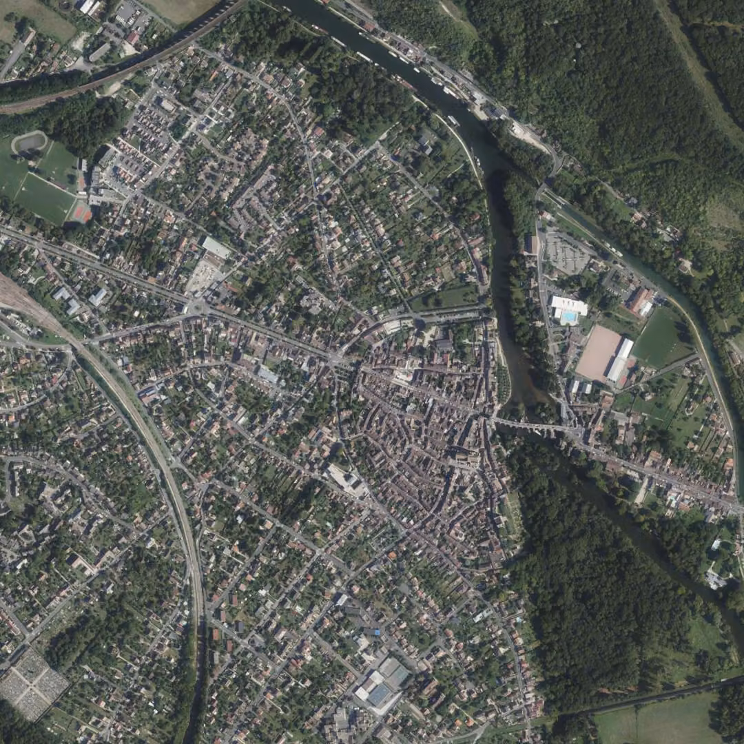 Moret-Loing-et-Orvanne aujourd'hui, le centre vu du ciel