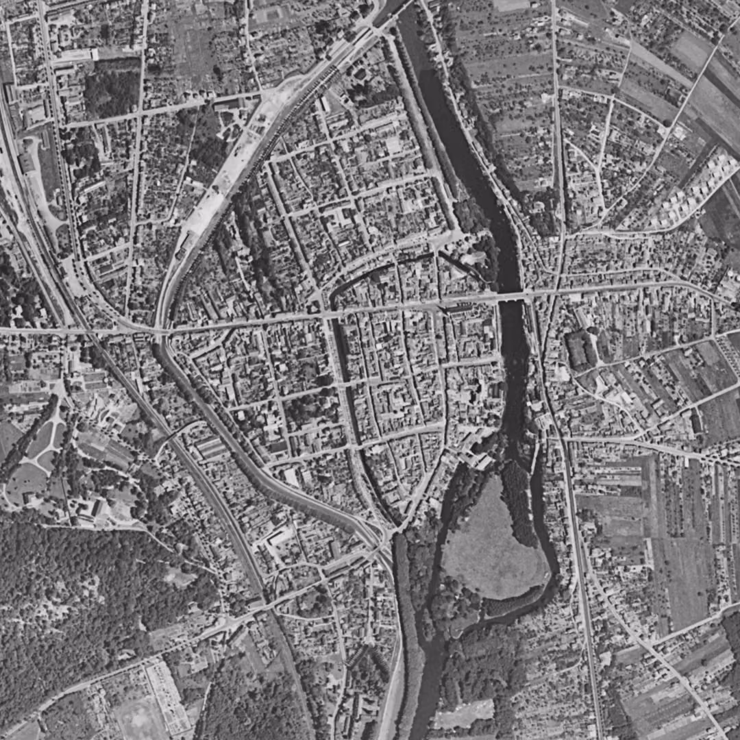 Nemours en 1957, le centre vu du ciel, au même cadrage