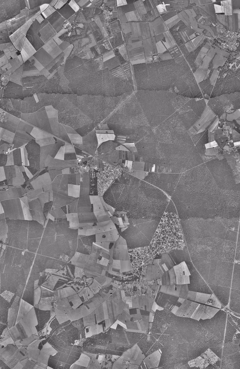 Roissy-en-Brie en 1949, le territoire vu du ciel, au même cadrage